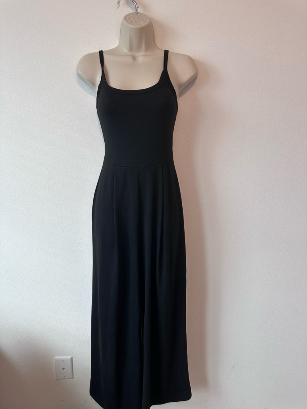 Black Sleeveless jumper with Scoop Neck